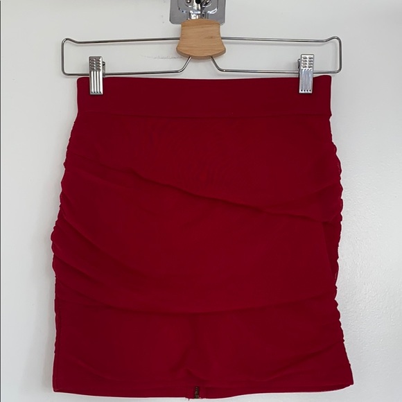 red ruched skirt with zipper - Picture 3 of 6